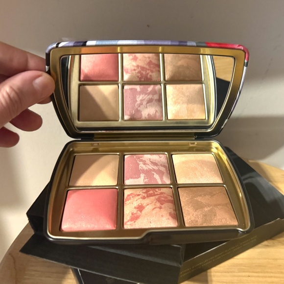 Hourglass Ambient Lighting Edit Unlocked Palette in Horse NWT - Picture 4 of 5